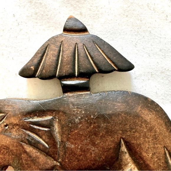 Key Rack Holder HANDMADE Folk Art Carved Wood Elephant  8 x 4.5 x 0.5 inches - Picture 2 of 11